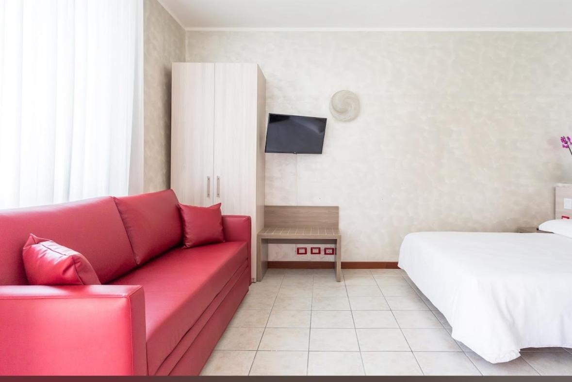 Hotel Italia Dormelletto Eksteriør billede