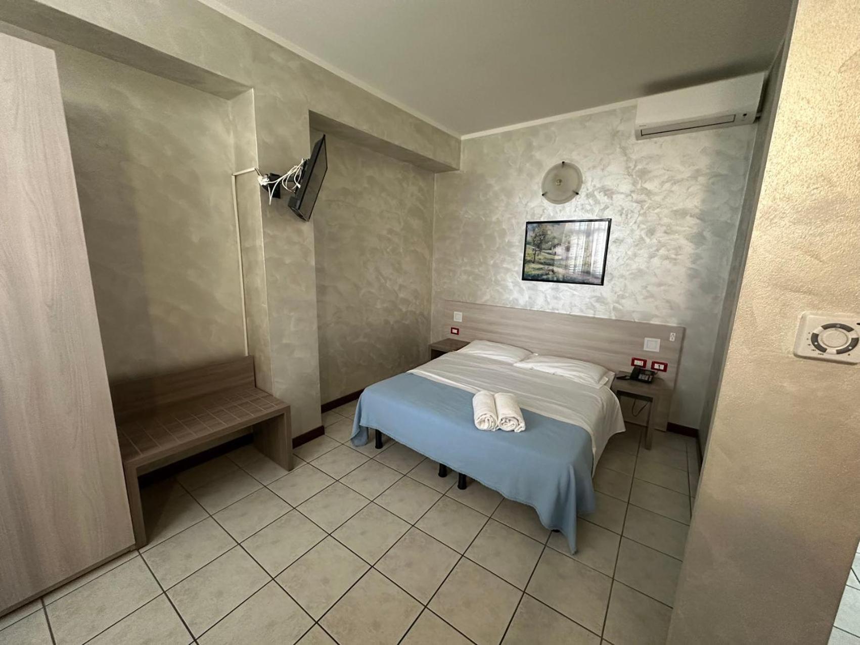 Hotel Italia Dormelletto Eksteriør billede