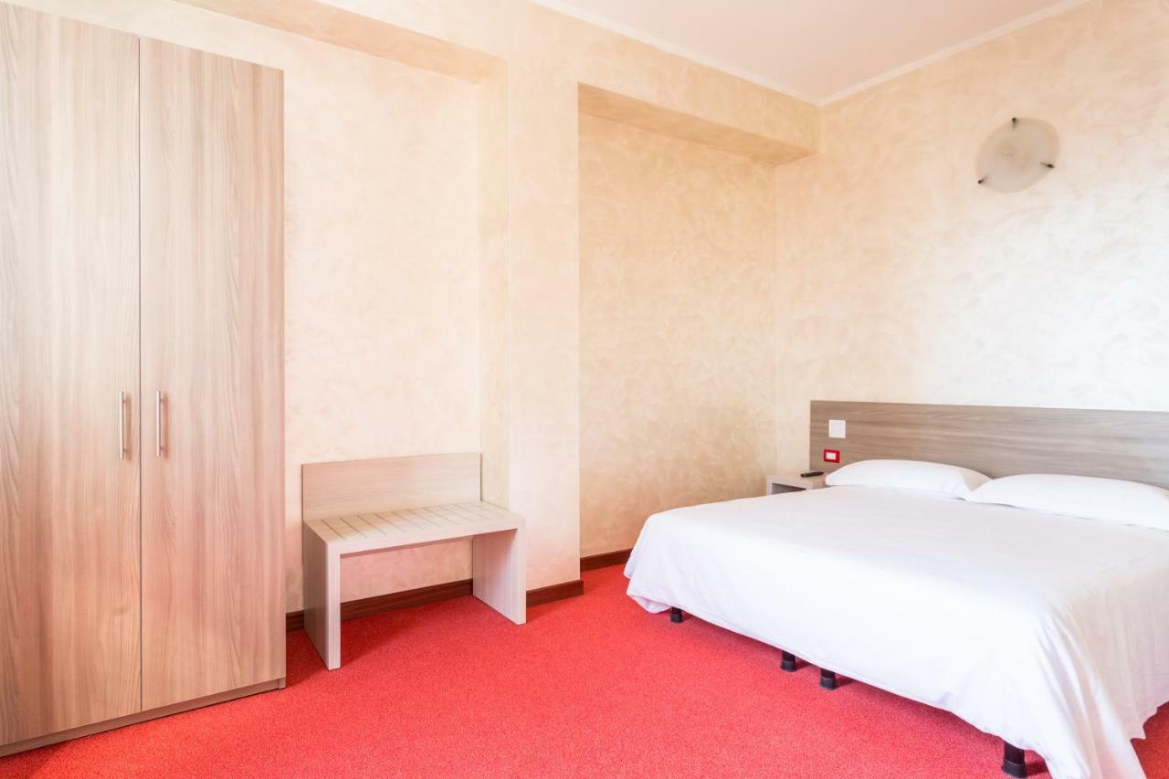 Hotel Italia Dormelletto Eksteriør billede